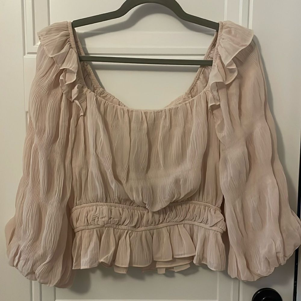 New Do + Be Cream Colored Long Sleeve Ruched Blouse
